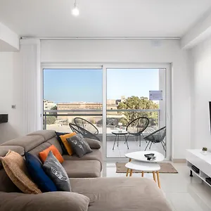 spacious-modern-cosy-2-bedroom-2-bathroom-apartment-st-julians.hotelssaintjulians.com/